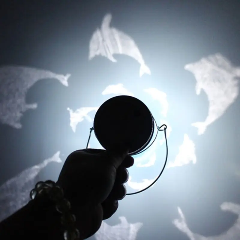 Стеклянный подвесной светильник в виде дельфина на солнечной батарее