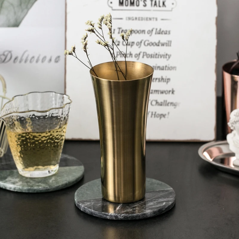 Европейская ретро ваза и павлины из металлического сплава золото/бронза