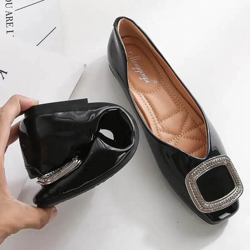 Туфли женские на плоской подошве металлические лоферы без застежки квадратный