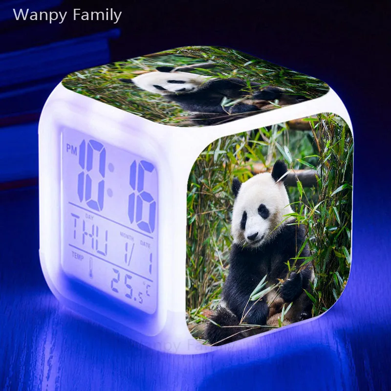 Армейский зеленый Very Lovely Panda Alarm Clock 7 Color Glowing Multifunctio Alarm Clock LED Big screen Touch Sensing Digital Flash Watches Clock - Цвет: Армейский зеленый