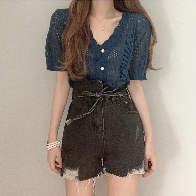 Шикарный весенний нежный стильный свитер в Корейском стиле с лепестками и V