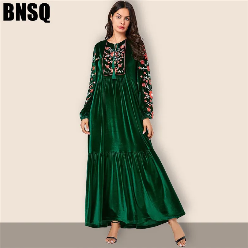 Мусульманское женское платье с длинными рукавами бархатное вышивкой в Дубае