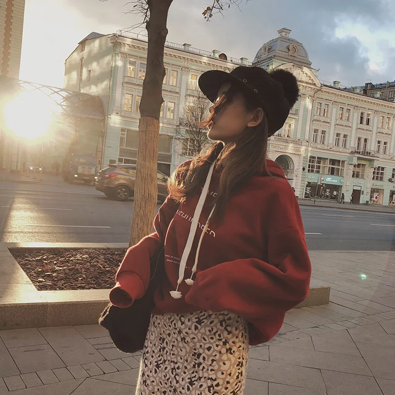 Mishow Красивый модный пуловер с длинными рукавами капюшоном и буквенным принтом