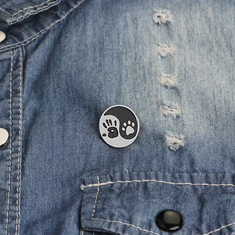 

1 piece creative cartoon badge dog paw gossip brooch summer shirt dress backpack decoration gift for someone obsessed with dogs