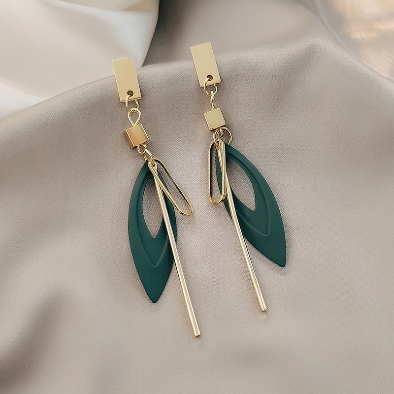 

Red Earrings 2021new Trendy Silver Stud Earrings Advanced Temperament and Exaggerated Personalized Popular Earrings for Women in