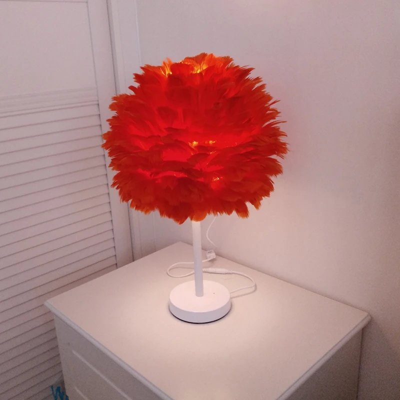 Лампа настольная с пером: современная лампа настольная со гусиными перьями для спальни, гостиной, макияжа, арт-деко и туалетного столика.