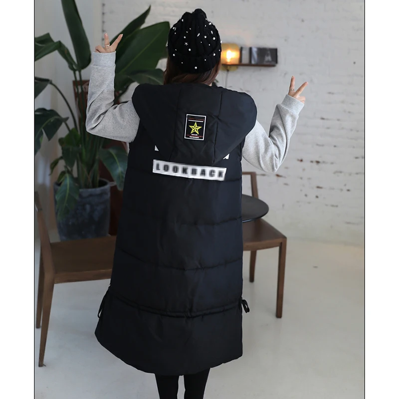 Женский плотный жилет с капюшоном длинный весенний большого размера 50 и 52