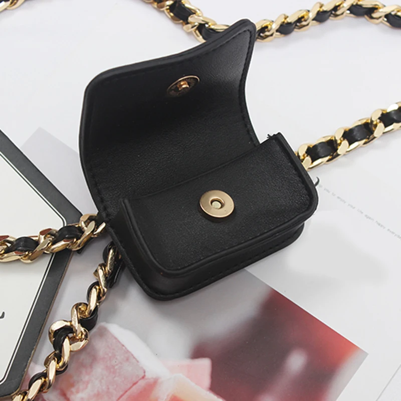 

[EAM] Pu Leather Black Mini-bag Metail Chain Long Belt Personality Women New Fashion Tide All-match Spring Autumn 2021 1DD6596