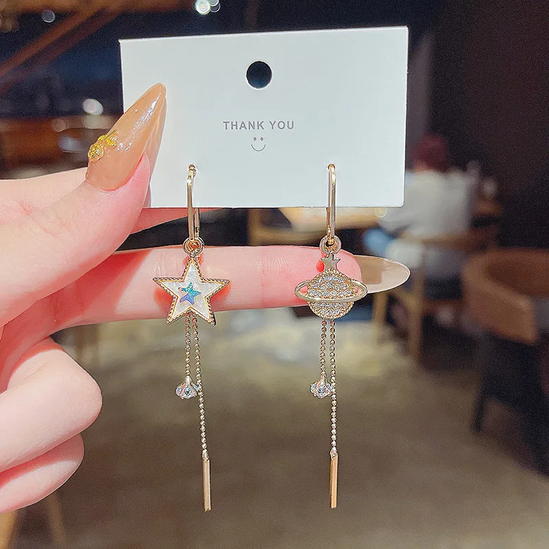 

2021 Fashion Personality Star Moon Asymmetric long flow Sue earrings temperament exquisite S925 Silver needle earrings