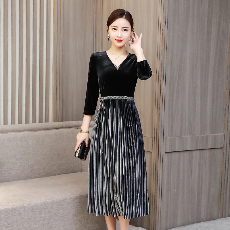 

Large size M-3XL 2019 Autumn and winter gold velvet dress in the long V-neck beaded slim fashion pleated
