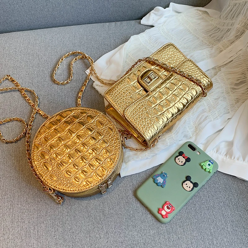 Женская сумка на плечо с цепочкой из крокодиловой кожи серебристого и золотого