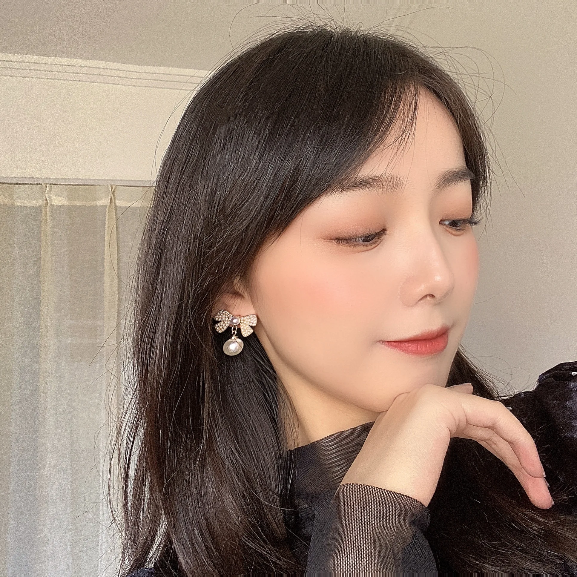 

Cute and Graceful Bowknot Pearl Stud Earrings Small Fresh Lady Joker Earrings for Women