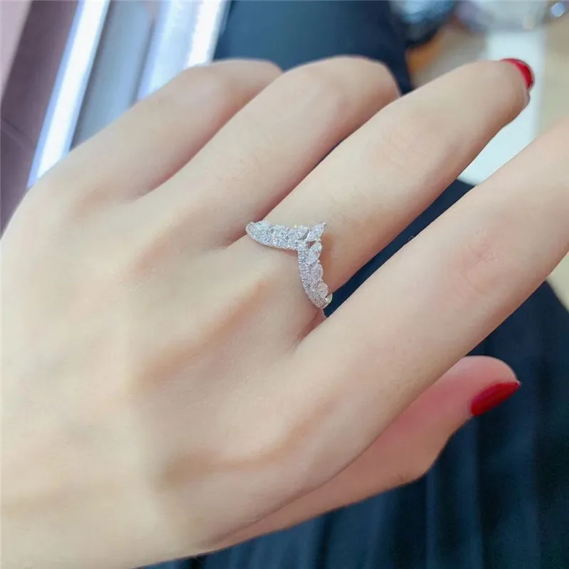 Настоящее ювелирное 18 К Золотое кольцо с бриллиантом натуральный V образный