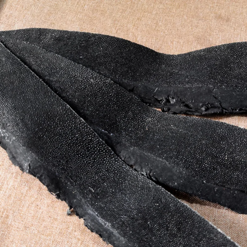 Ремесленные часы из натуральной кожи черного красного цветов ремесленные