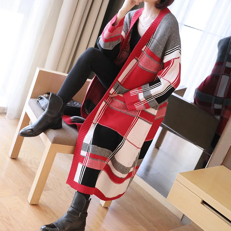 Плотный теплый хлопковый осенний свитер в клетку с принтом женский свободный
