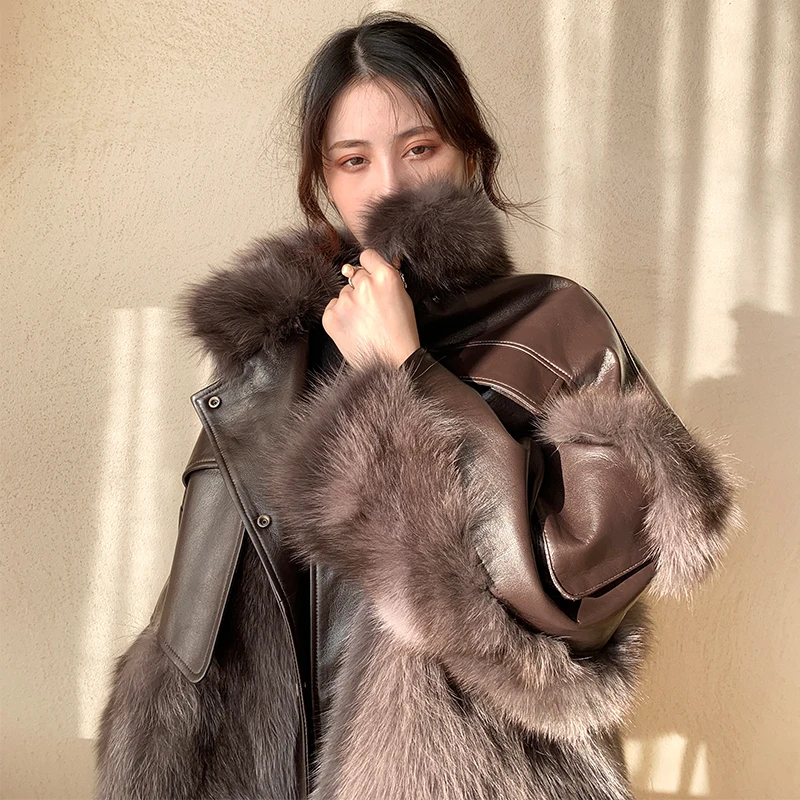 Женская кожаная куртка из шкуры ягненка натурального Лисьего меха в стиле