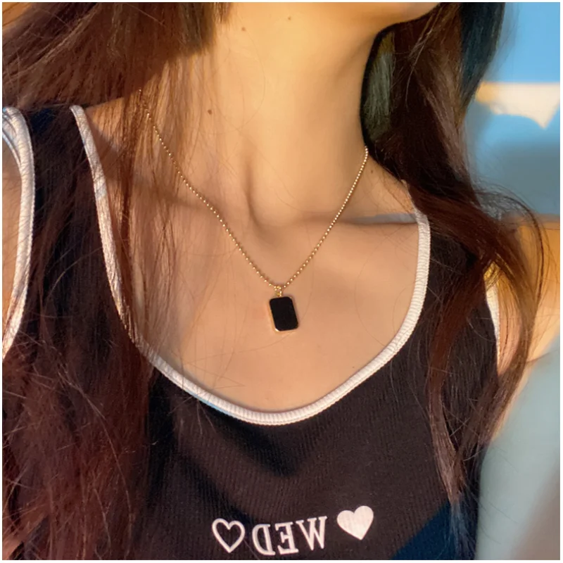 

Fashion Jewelry Black Square Pendant Necklace Popular Design Golden Plating Beads Chain Necklace For Girl Lady Gifts