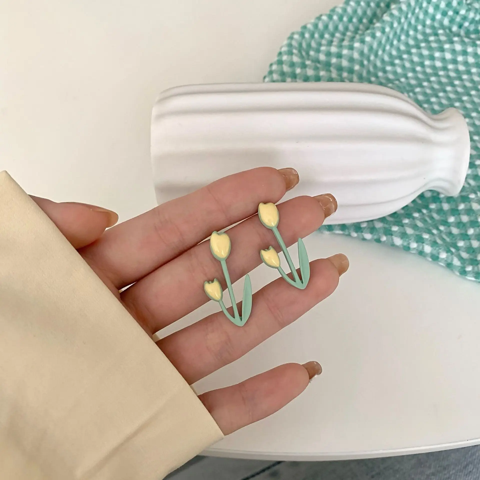 

S925 Silver Needle Korean Version Of Color Tulips Spring And Summer New Sweet And Cute Female Simple Temperament