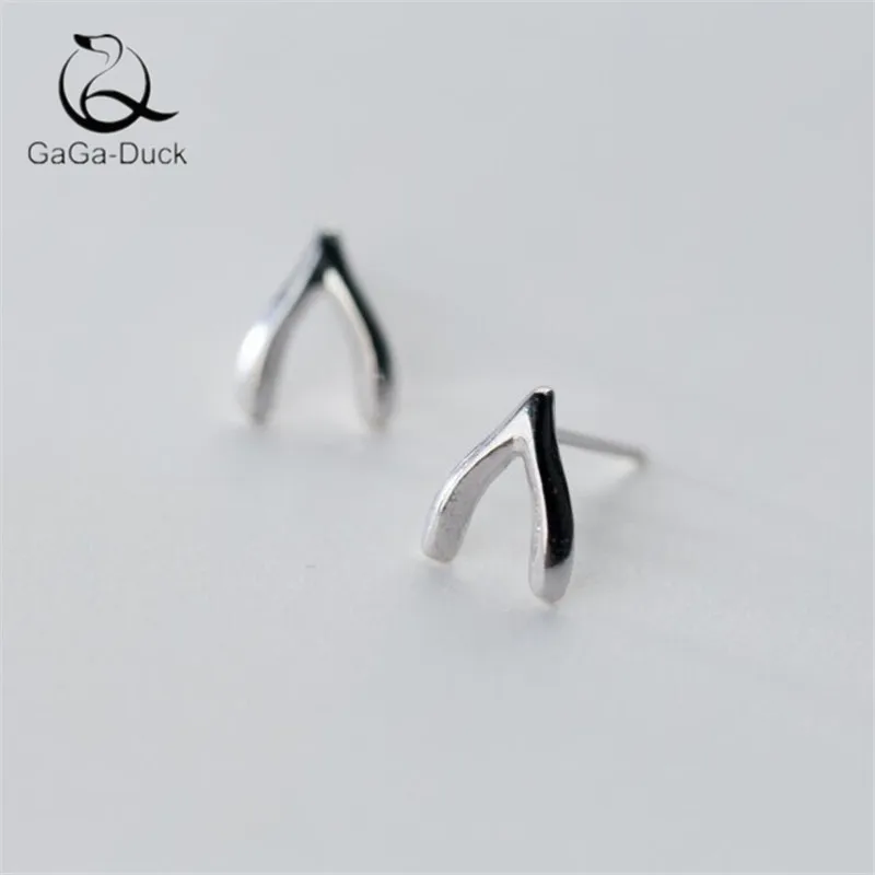 Серьги-гвоздики из серебра 925 пробы с буквой V | Украшения и аксессуары