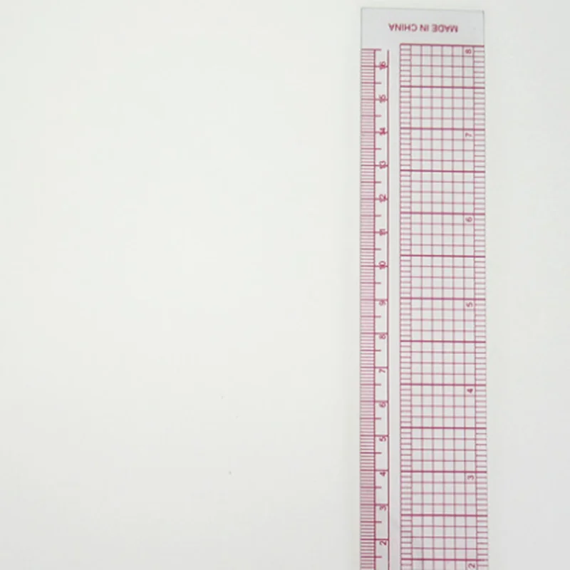 Красный 90 градусов одежда игральная линейка пластиковая резка процесс масштаб