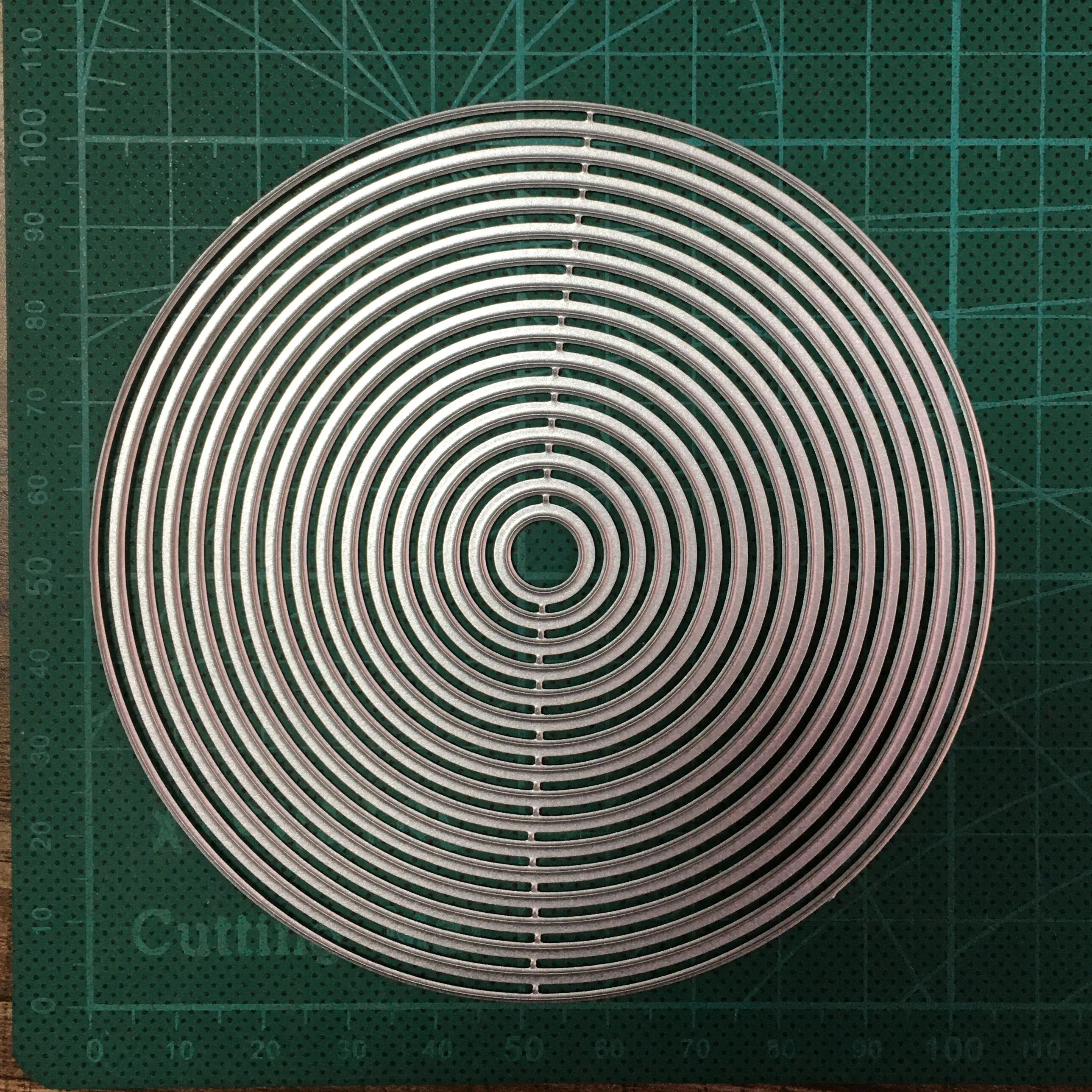 

17pcs 10.5*10.5cm Round Frame Knife Blade Die Mold Stencils for Craft Scrapbook Greeting Card Making Decorative Die Template