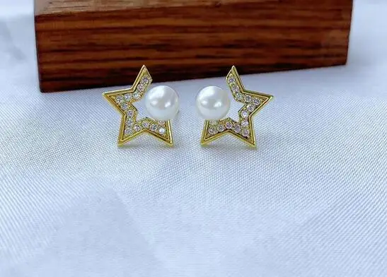 

Серьги из серебра пробы с пресноводным жемчугом