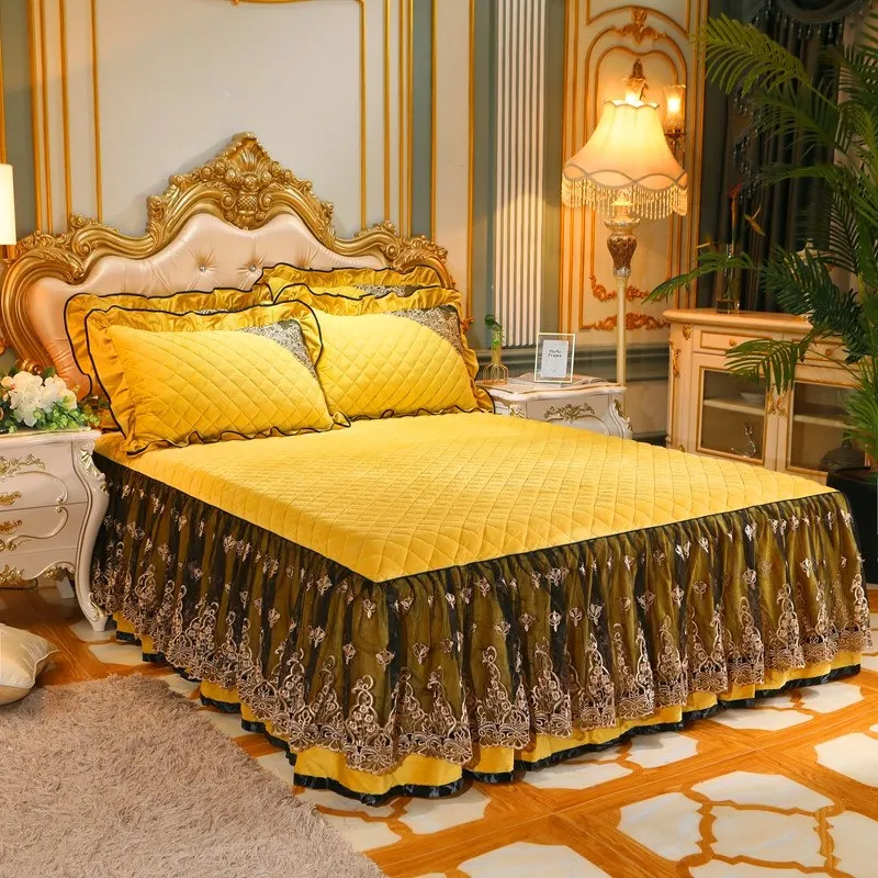 

European Luxury Bedspread Lace Velvet Thick Double Bed Cover 3pcs Set Queen King Fitted Sheet with Two Pillow Shams Soft Red