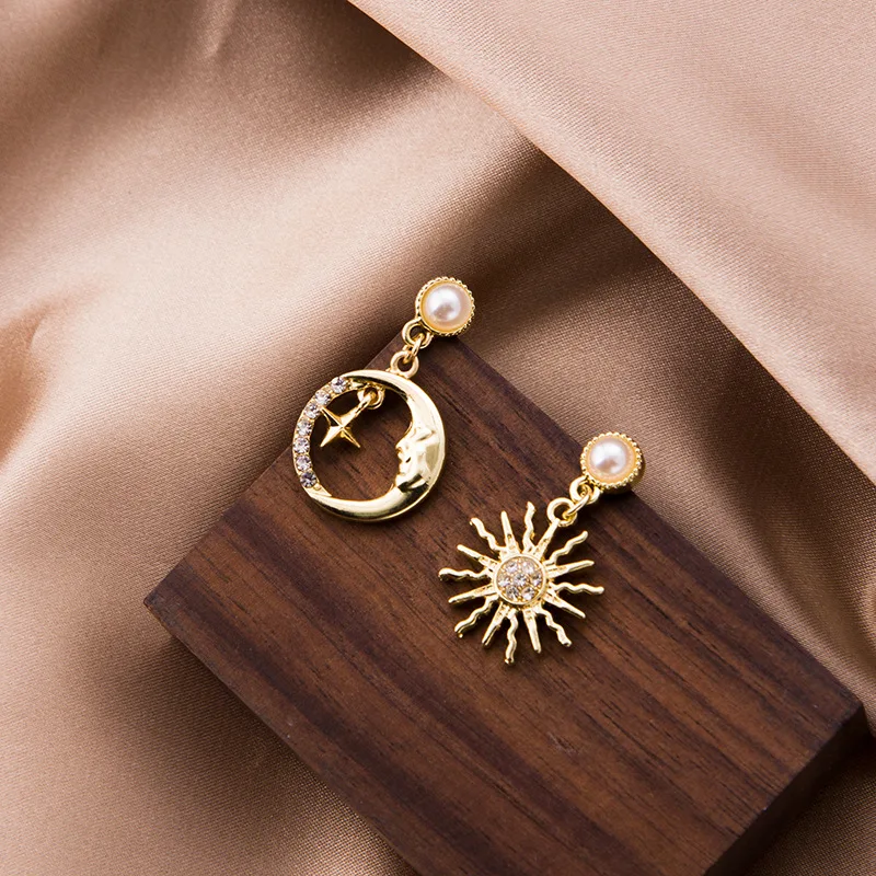 

U-Magical Korean Asymmetric Star and Moon Dangle Earrings for Women Imitation Pearl Metallic Rhinestone Sun Earrings Jewelry