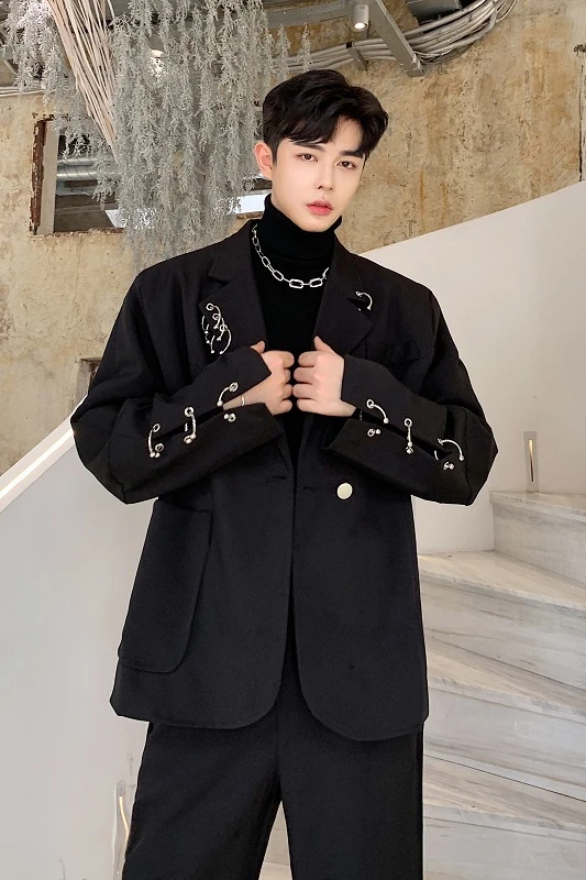 

In the spring and autumn personality loose black suit jacket male iron ring decorative temperament joker small suit man