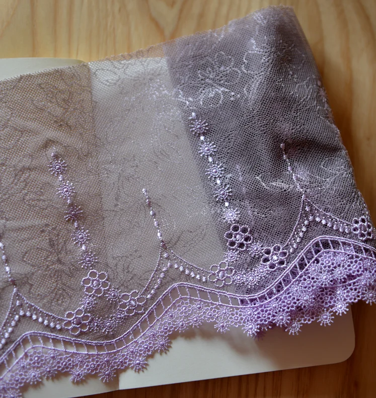 Кружевная ткань с цветочной вышивкой Ширина 17 см | Дом и сад