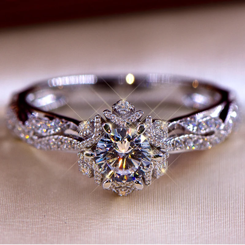 Кольцо обручальное женское из белого золота с фианитом и цветком|Кольца| |