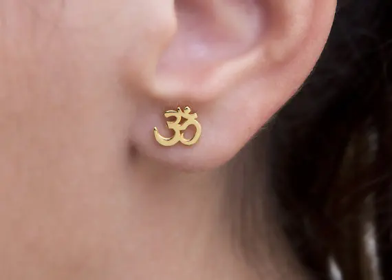 Серьги гвоздики из серебра 100% пробы с индийским символом|earrings earring|stud earringsstud earrings