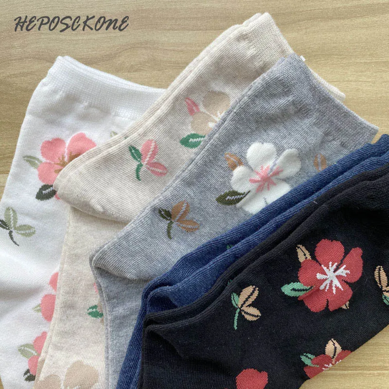 

New Product Fashion Art Harajuku Korean Style Women Socks Romantic Flowers Quality Cotton Socks Casual Warmer Calcetines Mujer