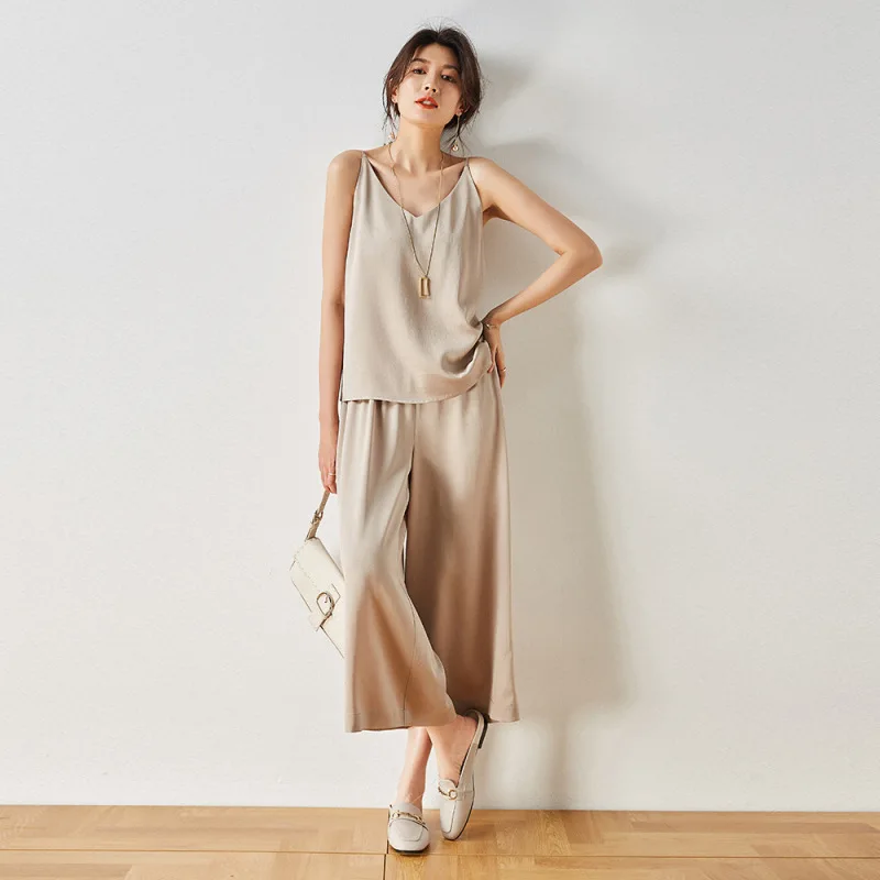 

Spring and Summer New Abstinence Goddess Temperament Silky Nude Three-acetic Acid Loose Wide-leg Cropped Trousers