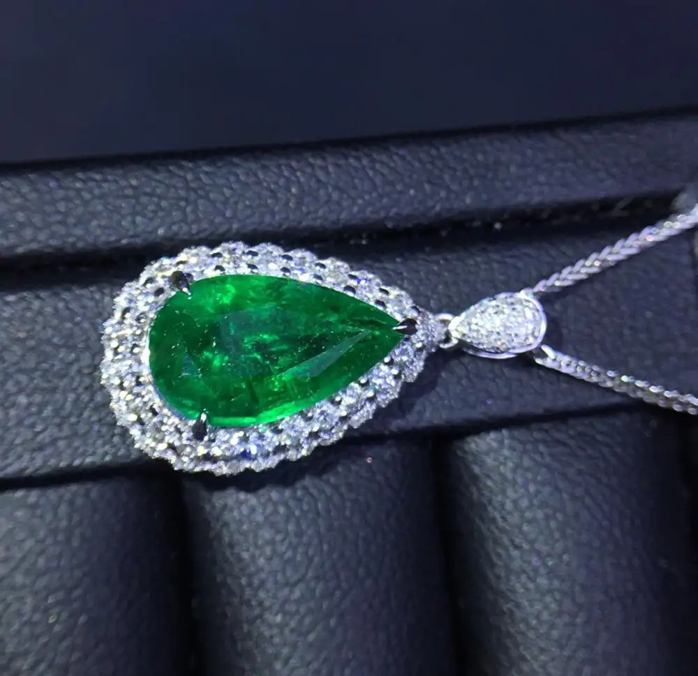 Женская подвеска из 18-каратного золота с натуральным изумрудом карата |