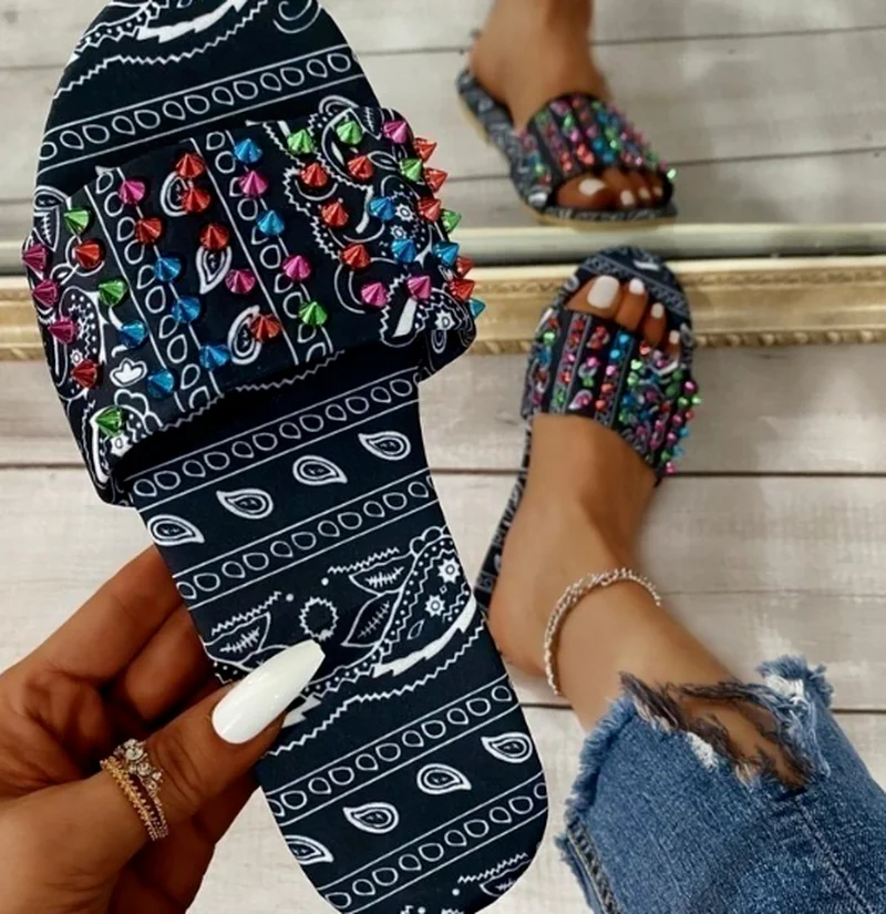 Обувь без застежки Женские пляжные сандалии Кожаные шлепанцы Шлепанцы задника с