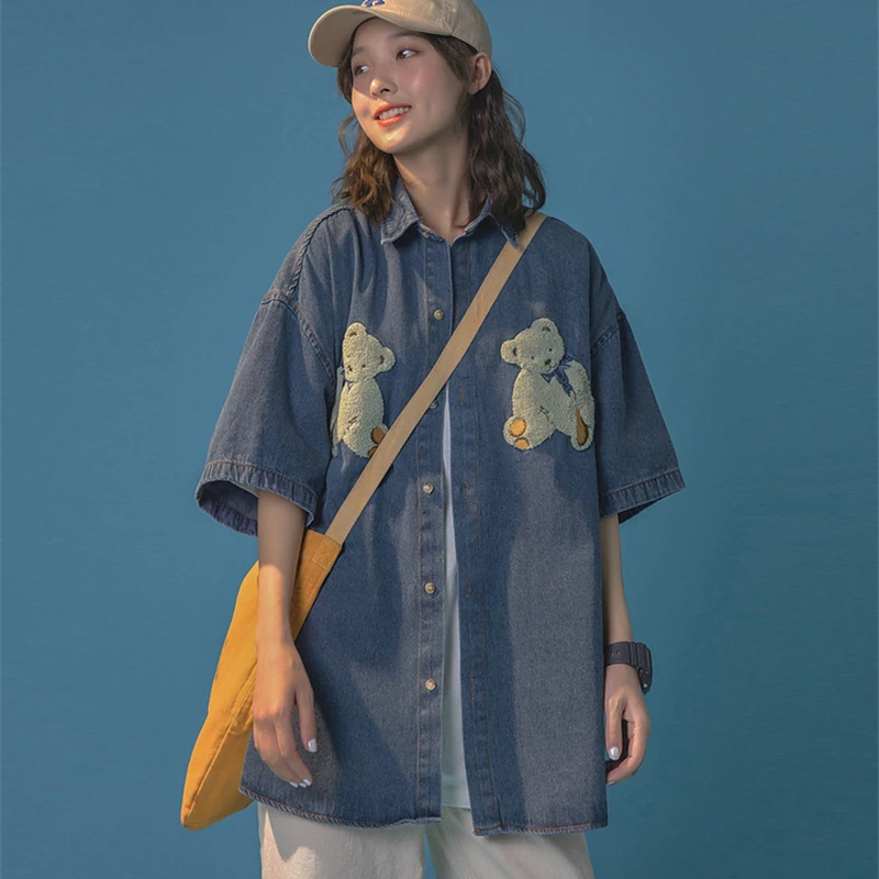 

Модная свободная Джинсовая блузка в Корейском стиле с мультяшной вышивкой, Повседневная джинсовая рубашка с коротким рукавом, новинка 2021, в...