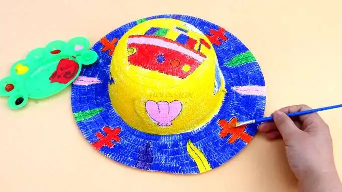 

hand painting toys Handmade straw hat children hand drawing graffiti hat pattern kindergarten art production material