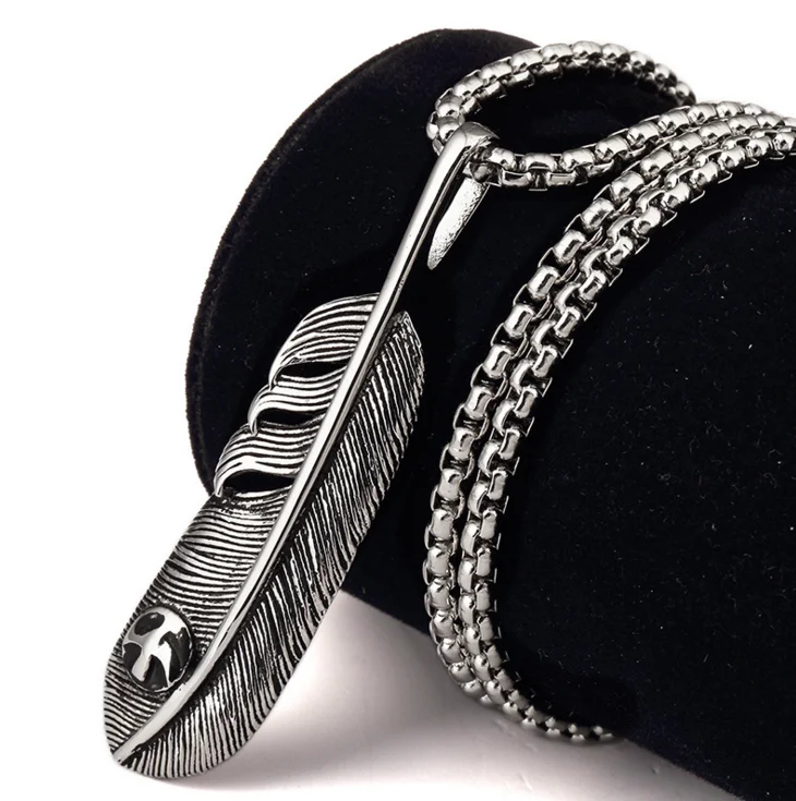 

Wu Yifan new feather titanium steel Japan Takahashi Goro retro eagle claw feather long necklace pendant accessories