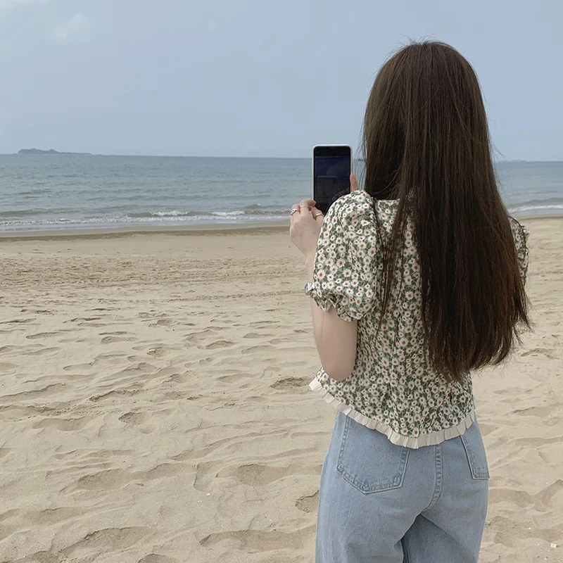 

feeling small summer French v-neck restore ancient ways small wind brief paragraph white shirts with short sleeves