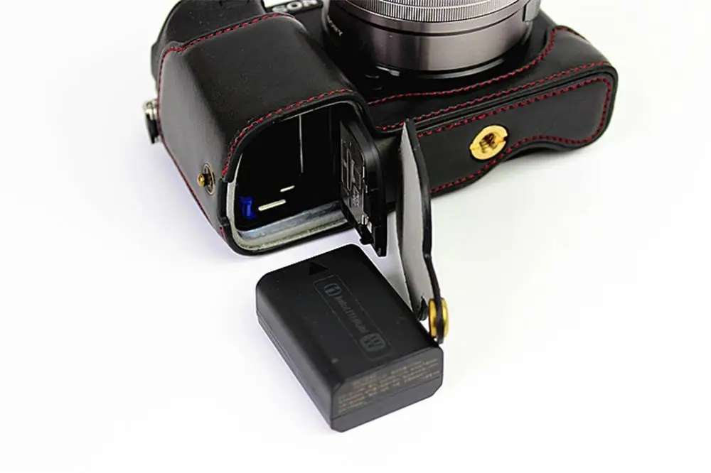 Защитный чехол из ПУ кожи открывающийся снизу для камеры Sony A6600 с отверстием