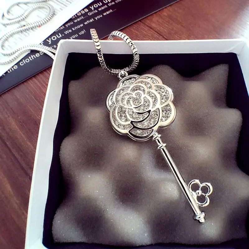 Винтажное ожерелье серебряного цвета с кулоном в виде ключа для женщин длинная