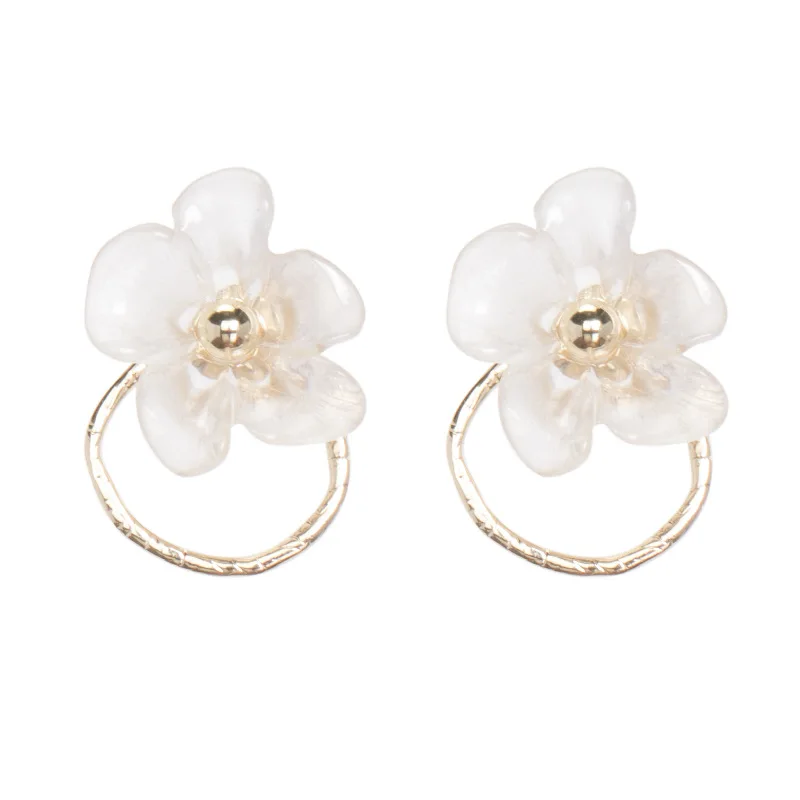 

Korean White Arcylic Long Flower Petal Drop Earrings for Women 2020 New Cute Sweet Irregular Tassel Earrings Trendy Jewelry Gift