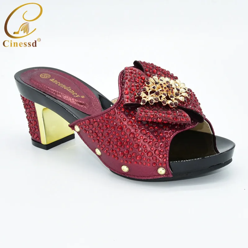 Весенняя обувь Женская на платформе Итальянский дизайн Украшенная стразами