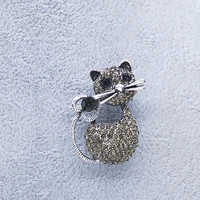 2022 fashion cat alloy crystal brooch pin cut big brooch silver color brooches women jewelry broche luxe xh7307s04