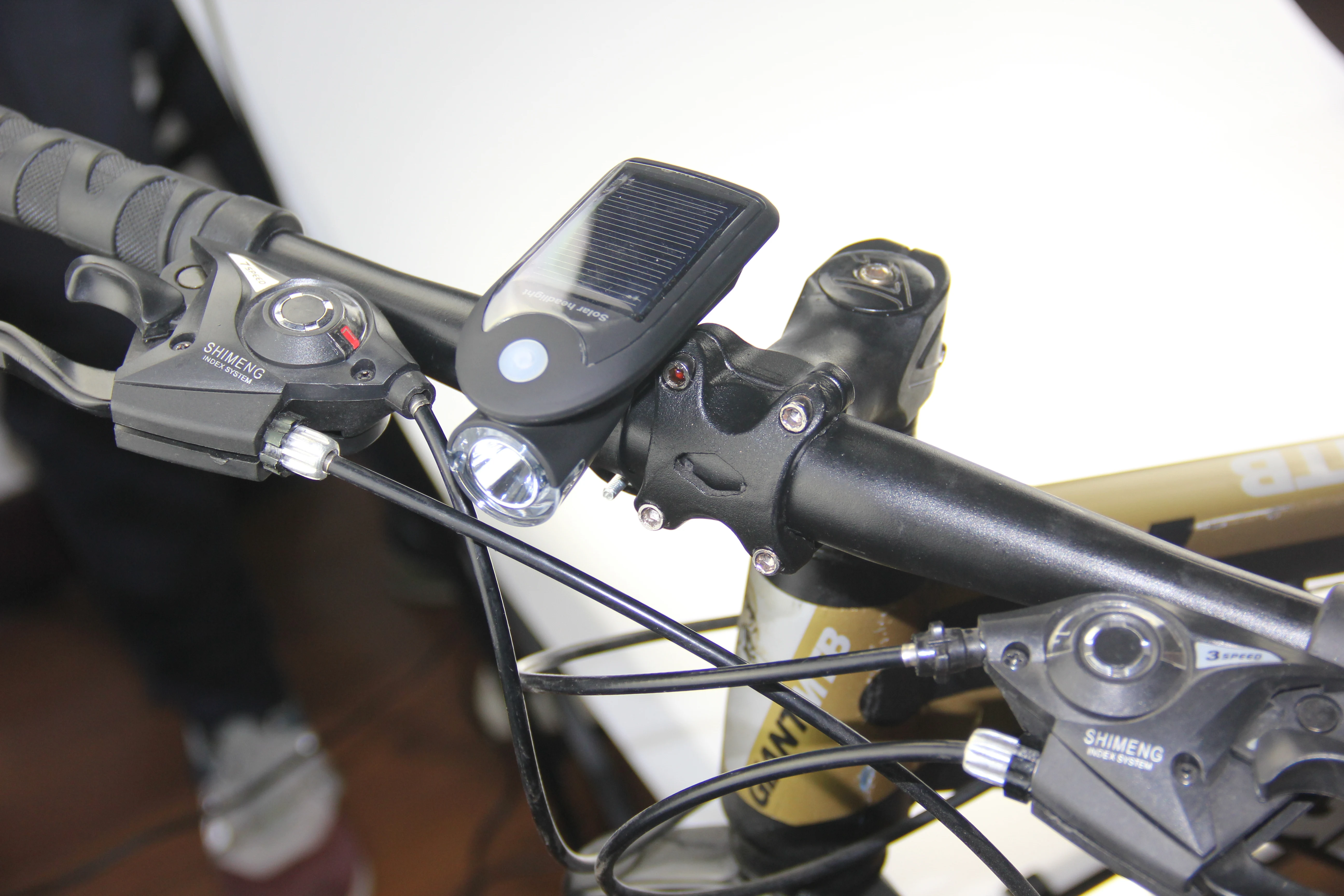 Велосипедный GPS трекер с светильник ей RYDB15|GPS-трекеры| |