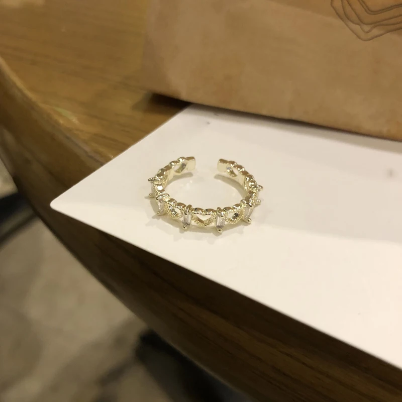 

Delicate Jewelry Finger Ring Hot Selling Metal Golden Plating High Quality Shiny Zircon Rings For Women Girl Party Wedding Gifts