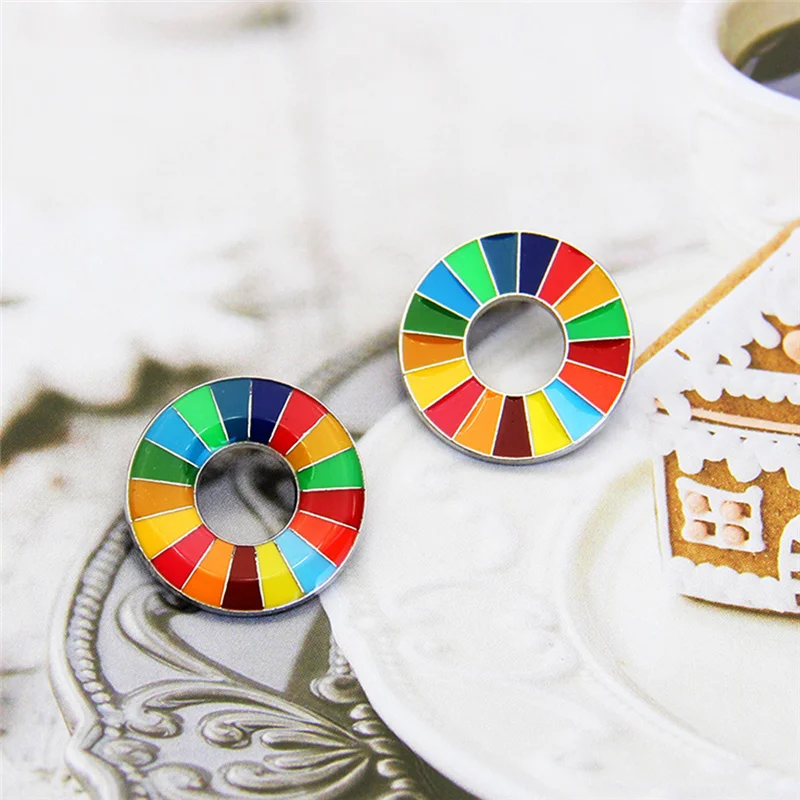 

Fashion Rainbow Pins 17 Colors Sustainable Development Goals Brooch United Nations SDGs Pin Badge For Women Men
