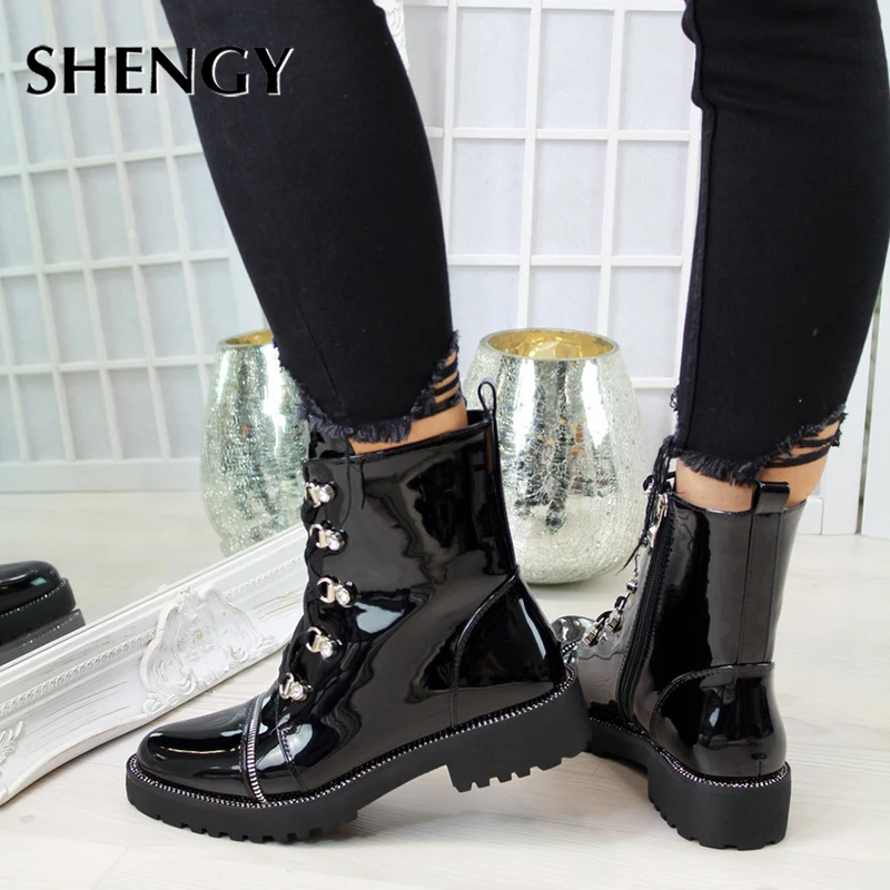 SHENGY женские мотоботы Осенняя мода Лакированная кожа круглый носок со шнуровкой