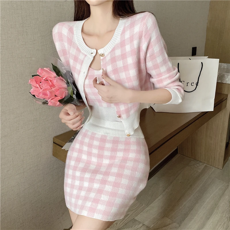 

Sexy Mini Knitting Bag Hip Skirt Short Suits Grid Condole Belt Vest Render Cultivate Morality V-Neck Two Piece Sets Sweet Girl